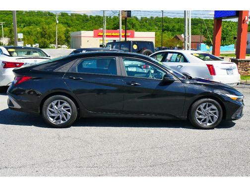 Abyss Black 2024 Hyundai ELANTRA SEL