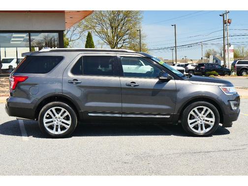 Magnetic Metallic 2017 Ford Explorer XLT