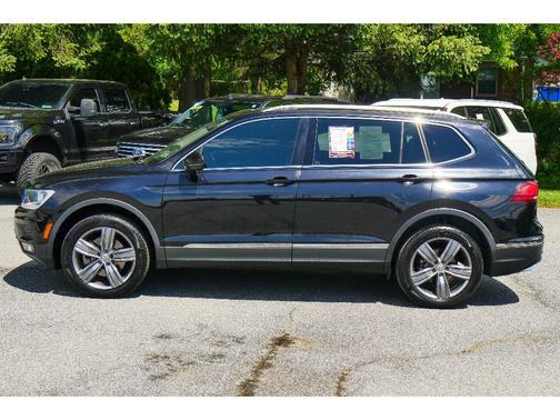 Deep Black Pearl 2020 Volkswagen Tiguan 2.0T SEL