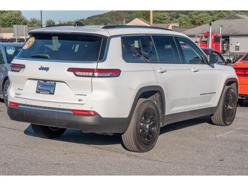 2023 Jeep Grand Cherokee L Laredo