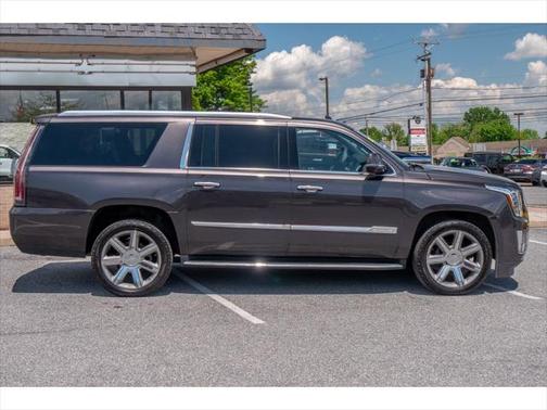 2018 Cadillac Escalade ESV Luxury