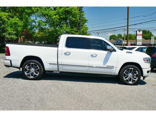 Ivory White Tri-Coat Pearlcoat 2019 RAM 1500 Limited