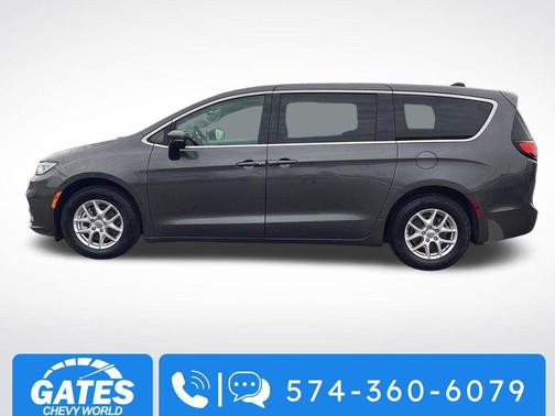 Granite Crystal Metallic Clearcoat 2023 Chrysler Pacifica Touring L