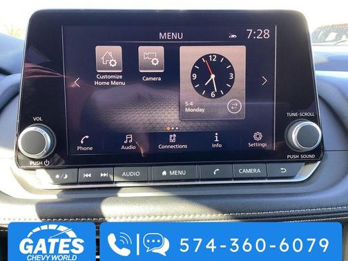 Everest White Pearl 2025 Nissan Rogue SV