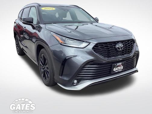 Magnetic Gray Metallic 2025 Toyota Highlander XSE