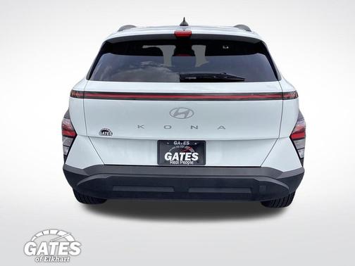 Atlas White 2025 Hyundai KONA SEL