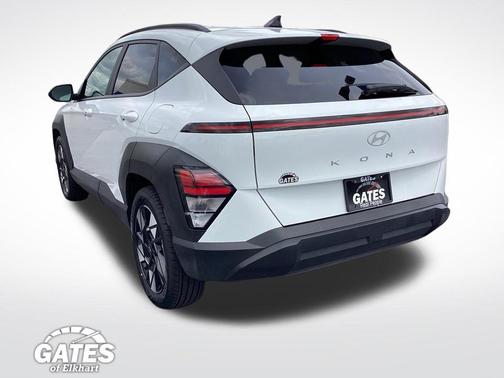 Atlas White 2025 Hyundai KONA SEL