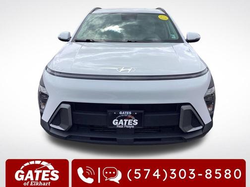 Atlas White 2025 Hyundai KONA SEL