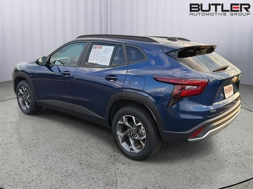 Blue Glow Metallic 2024 Chevrolet Trax LT
