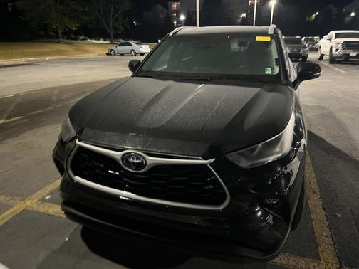 2022 Toyota Highlander Hybrid XLE