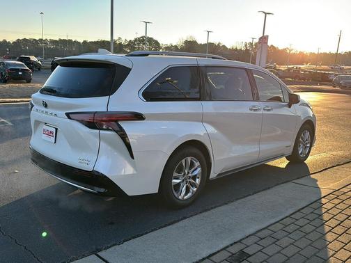 2021 Toyota Sienna Limited 7-Passenger