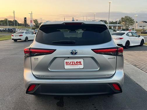2022 Toyota Highlander Hybrid XLE