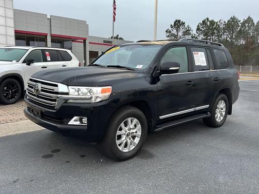 2016 Toyota Land Cruiser Base