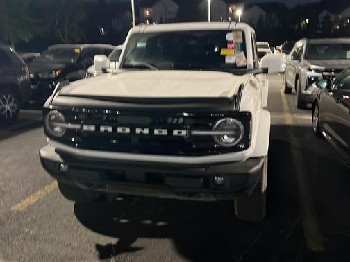 Oxford White 2024 Ford Bronco Outer Banks