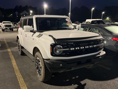 Oxford White 2024 Ford Bronco Outer Banks