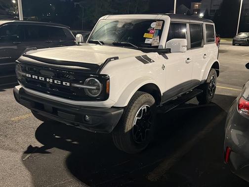 Oxford White 2024 Ford Bronco Outer Banks