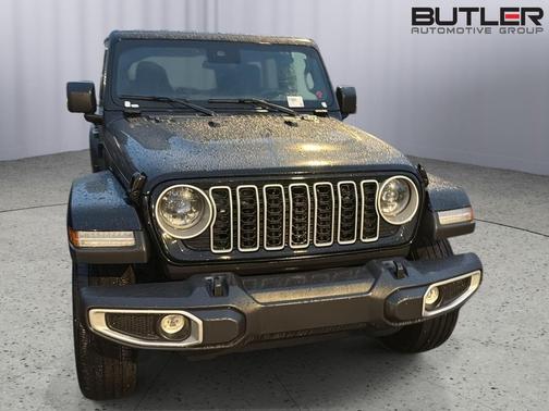 Black Clearcoat 2025 Jeep Wrangler 4-Door Sahara 4x4