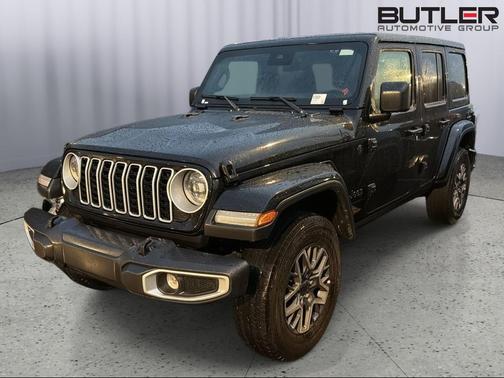 Black Clearcoat 2025 Jeep Wrangler 4-Door Sahara 4x4