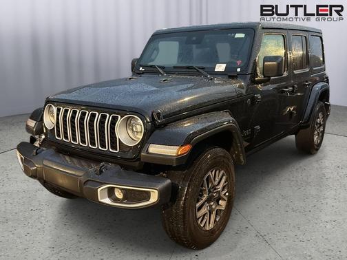 Black Clearcoat 2025 Jeep Wrangler 4-Door Sahara 4x4