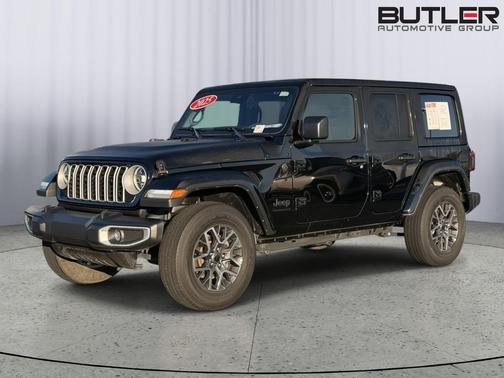 Black Clearcoat 2025 Jeep Wrangler 4-Door Sahara 4x4