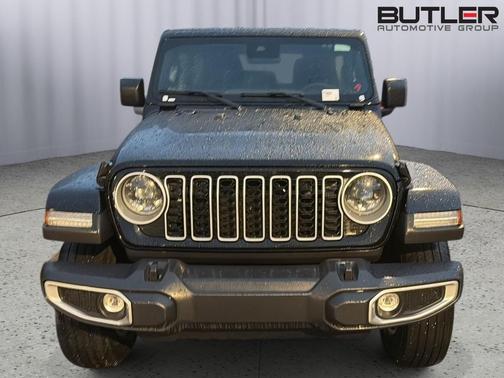 Black Clearcoat 2025 Jeep Wrangler 4-Door Sahara 4x4