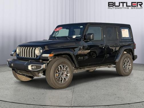 Black Clearcoat 2025 Jeep Wrangler 4-Door Sahara 4x4
