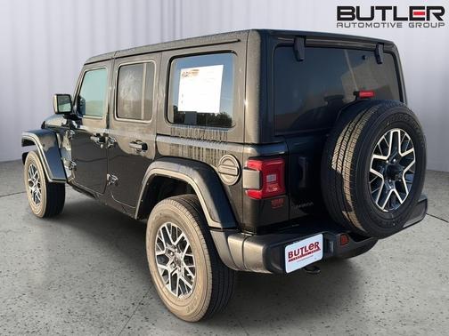 Black Clearcoat 2025 Jeep Wrangler 4-Door Sahara 4x4