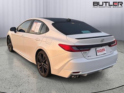 Wind Chill Pearl 2025 Toyota Camry XSE