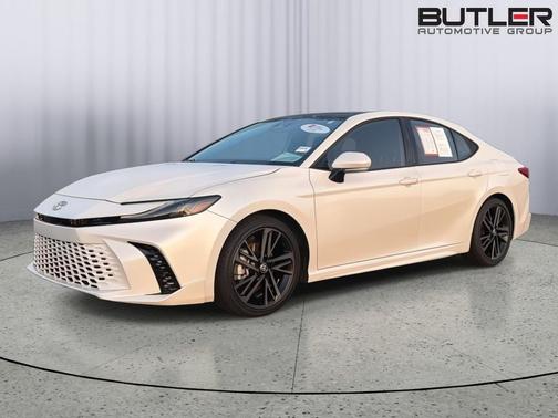 Wind Chill Pearl 2025 Toyota Camry XSE