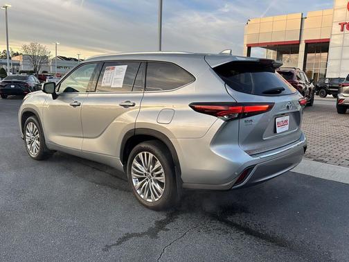2024 Toyota Highlander Hybrid Platinum