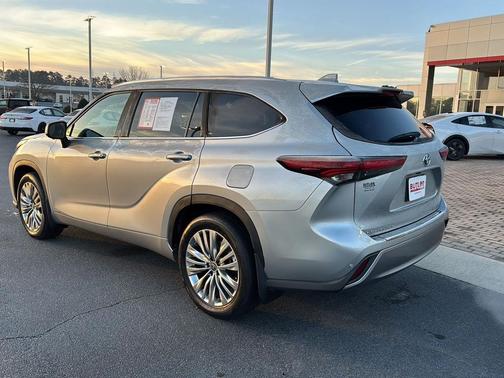 2024 Toyota Highlander Hybrid Platinum