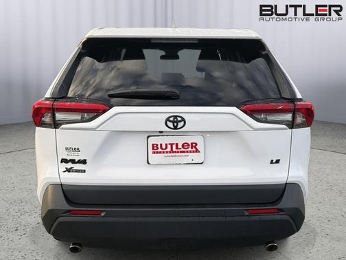 Ice Cap 2024 Toyota RAV4 LE