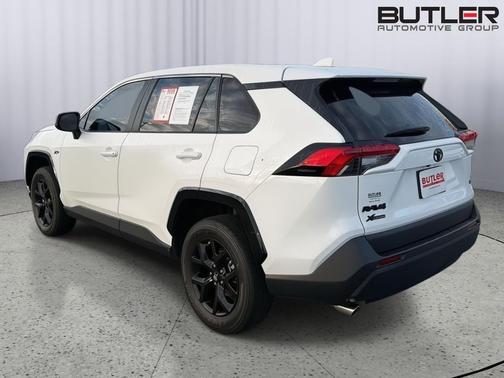 Ice Cap 2024 Toyota RAV4 LE