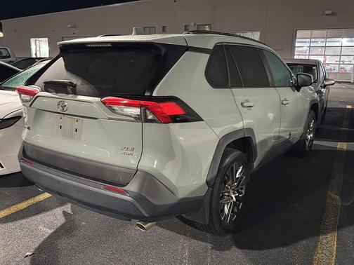 2020 Toyota RAV4 XLE Premium