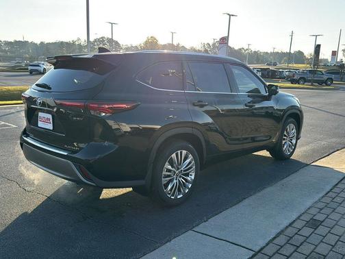 2026 Toyota Highlander Hybrid Platinum