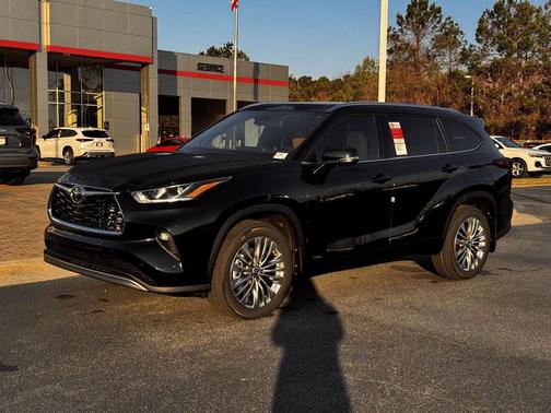 2026 Toyota Highlander Hybrid Platinum