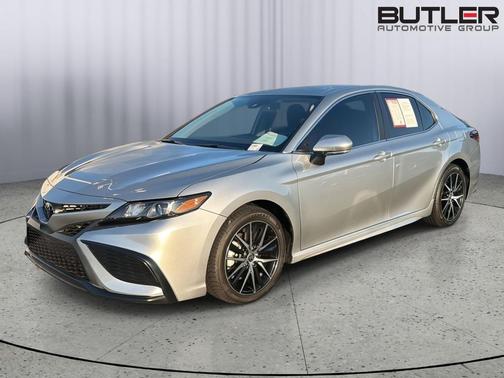 Celestial Silver Metallic 2024 Toyota Camry SE
