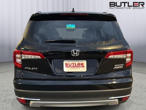 2022 Honda Pilot Touring 8-Passenger