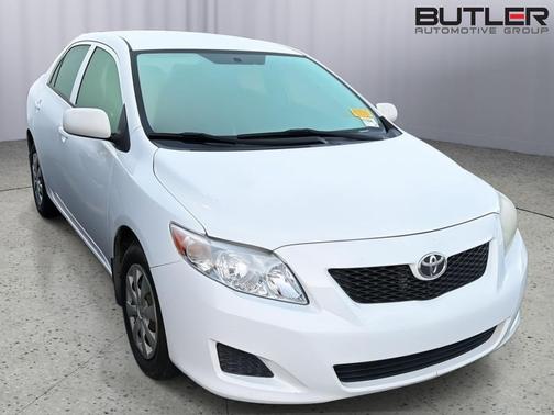 Super White 2010 Toyota Corolla LE