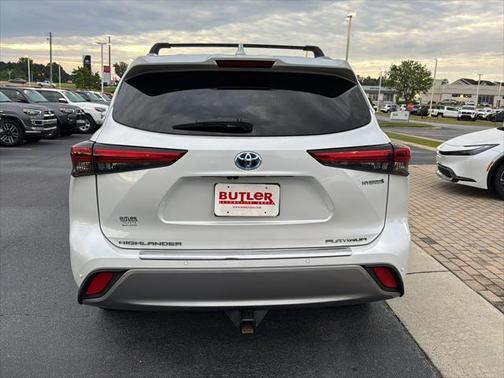 2023 Toyota Highlander Hybrid Platinum