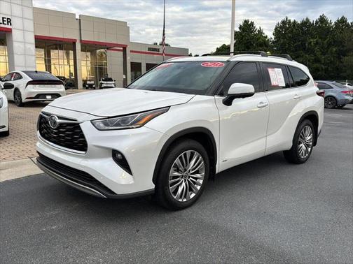 2023 Toyota Highlander Hybrid Platinum