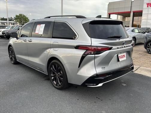 2022 Toyota Sienna XSE 7 Passenger