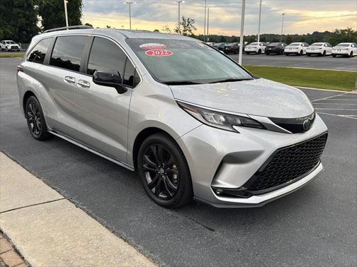 2022 Toyota Sienna XSE 7 Passenger