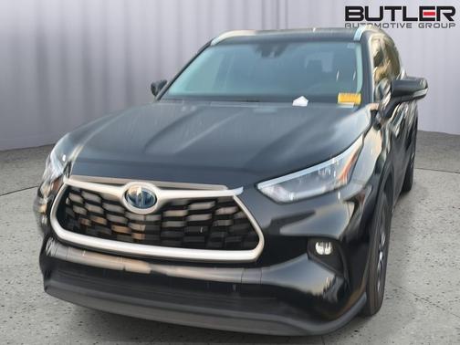 Midnight Black Metallic 2021 Toyota Highlander Hybrid XLE