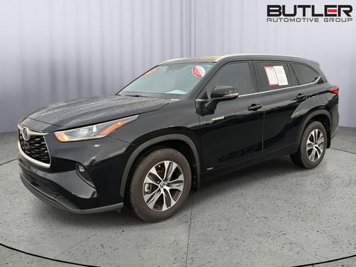 Midnight Black Metallic 2021 Toyota Highlander Hybrid XLE