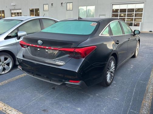 2022 Toyota Avalon Hybrid Limited