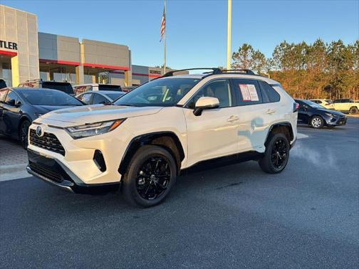 2022 Toyota RAV4 Hybrid SE