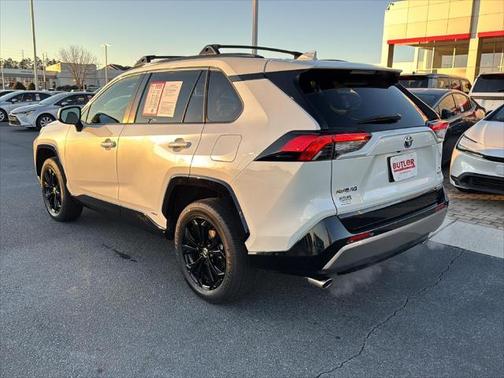 2022 Toyota RAV4 Hybrid SE