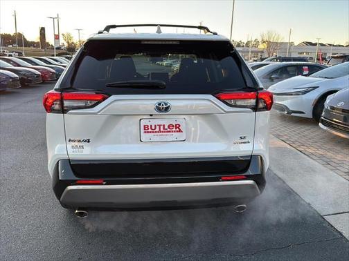 2022 Toyota RAV4 Hybrid SE