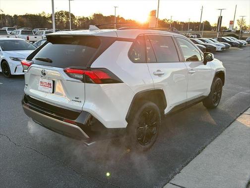 2022 Toyota RAV4 Hybrid SE